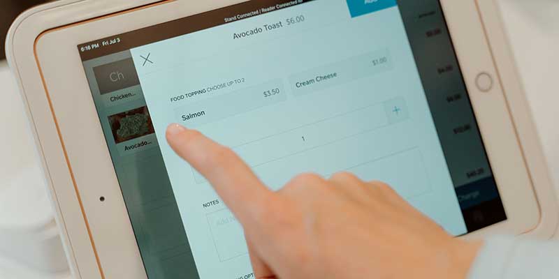Layar Sekunder Checkout Menghadap Pelanggan